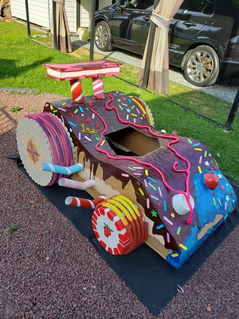 Venelope Von Schweetz Car, Fiesta Float Ideas For School, Vanellope Von Schweetz Car, Vanellope Y Ralph, Costume Ideas Halloween, Cardboard Car, Themed Halloween Costumes, Vanellope Von Schweetz, Pretty Halloween Costumes