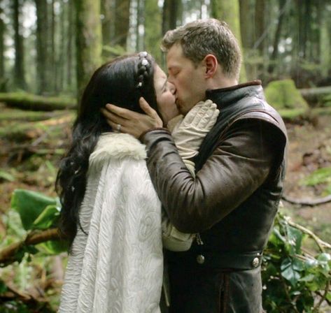 Snow And Charming Once Upon A Time, Once Upon A Time Snow And Charming, Snow White Ouat Aesthetic, Ouat Snow And Charming, Ouat Snow White, Snow White Prince, Snow And Charming, Josh Dallas, Once Up A Time