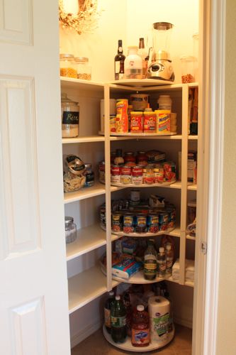 Emily and her dad designed this ingenious shelf carousel which takes full advantage of corner pantries. She gives a full tutorial on how to replicate their brilliance. Pantry Organization Hacks, Corner Pantry, Pantry Remodel, Kitchen Diy Makeover, Pantry Makeover, Pantry Shelving, Pantry Closet, Creative Kitchen, Casa Vintage