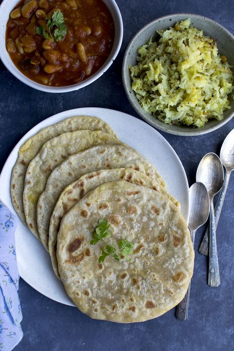 North Indian Food Photography, Lachha Paratha Recipe, Bread Naan, Lachha Paratha, Mauritius Food, Mauritian Food, Indian Breads, Roti Canai, Indian Flat Bread