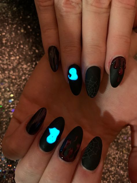 Nails Glow In The Dark, Glow In The Dark Glitter, Dark Ghost, Halloween Nails, In The Dark, Glow In The Dark, Ghost, Glitter, Halloween