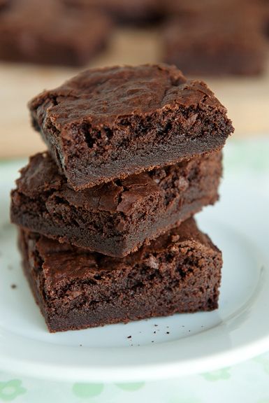 chewy brownies recipe--again must have nuts Eggless Brownie Recipe, Chewy Brownies Recipe, Cocoa Powder Brownies, Cocoa Powder Recipes, Eggless Cakes, Cocoa Brownies, Future Chef, Resep Brownies, Chocolate Chip Brownies