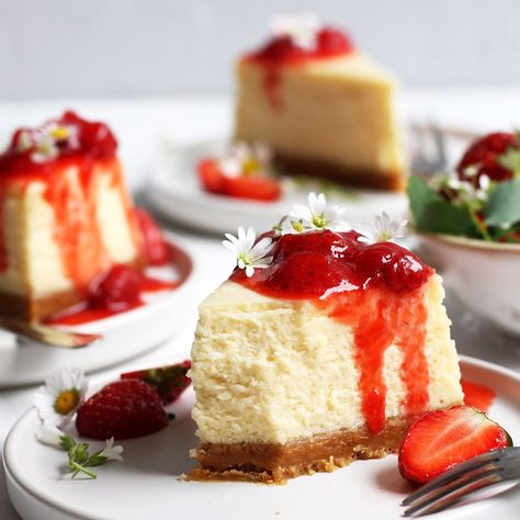 New York Cheesecake - USA-EssBar - derStandard.at › Lifestyle Chess Cake, Cauldron Cake, Mini Torte, Muffin Streusel, New York Cheesecake, English Food, Home Baking, Cheesecake Recipes, Mini Cheesecake