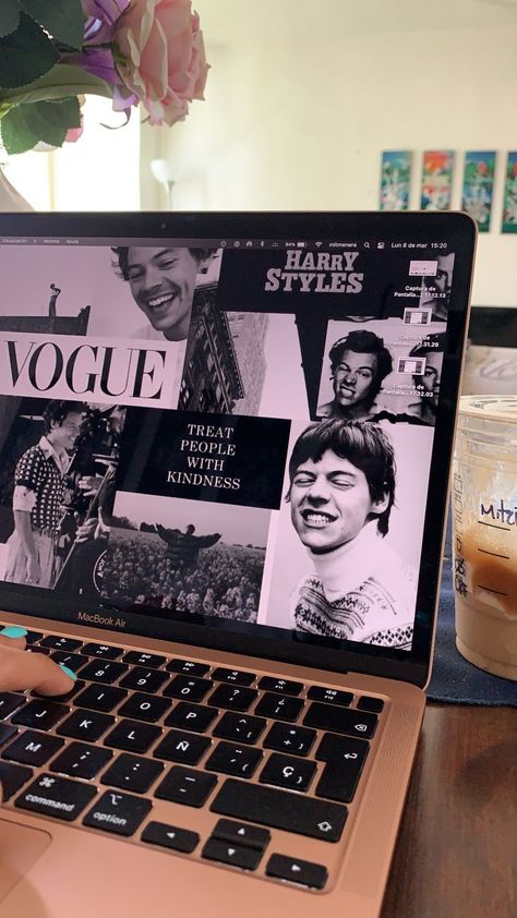 Starbucks macbook air harry styles home office wallpaper Home Office Wallpaper, Office Wallpaper, Treat People With Kindness, Macbook Air, Harry Styles, Macbook, Home Office, Electronic Products, Quick Saves