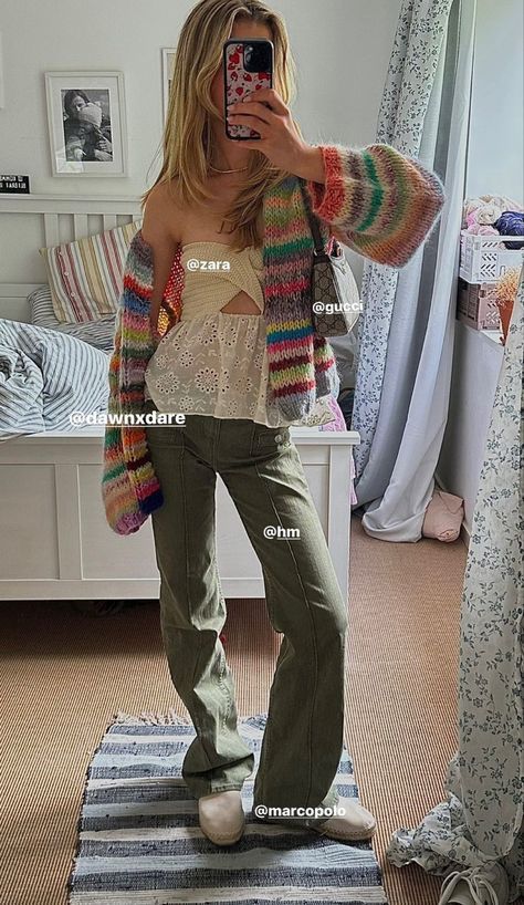 Cardigan Outfit Colorful, Multicolor Cardigan Outfit, Colourful Cardigan Outfit, Colorful Cardigan Outfit, Hippie Outfits Winter, Cool Girl Style, Cardigan Outfit, Colored Cardigans, Cardigan Outfits