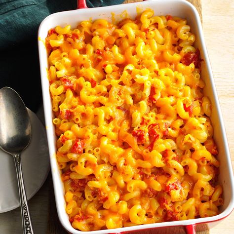 Inspired By Golden Corral Macaroni and Cheese Mac And Cheese With Tomatoes Baked, Dinner Recipes Mac And Cheese, Recipes Mac And Cheese, Vegetarian Casserole Recipes, Mac And Cheese Recipes, Vegetarian Casserole, Favorite Casseroles, Mac Cheese Recipes, Taste Of Home Recipes