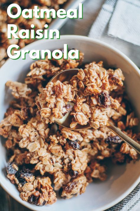 Raisin Granola, Sweet Oatmeal, Crunchy Oatmeal, Oatmeal Granola, Low Carb Granola, Raisin Recipes, Plant Based Recipes Breakfast, Granola Recipe Homemade, Weekday Breakfast