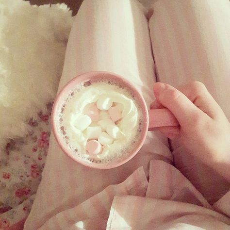 ♡ Chin Up, Princess♡ Pinterest : ღ Kayla ღ 2012 Aesthetic, Christmas Tumblr, Tumblr Girly Aesthetic 2013, Victoria's Secret Aesthetic, 2010s Aesthetic, Pink Tumblr Aesthetic, Pink Xmas, Pink Girly Things, Blogger Girl