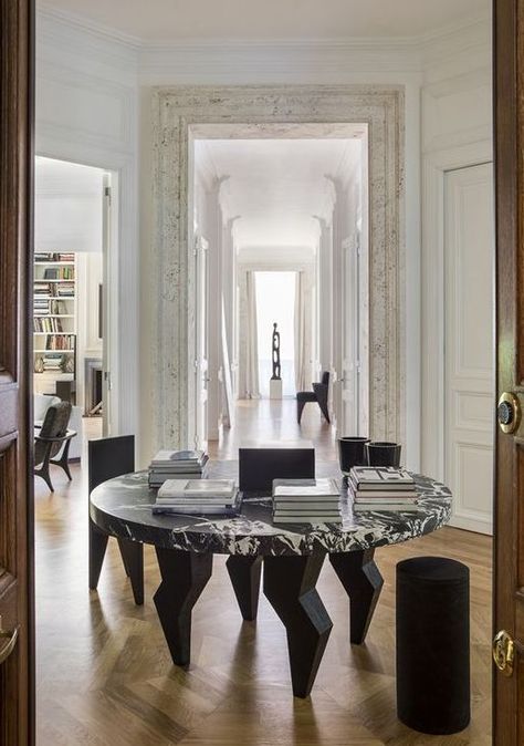 Hall Tables, Rome Apartment, Tables Design, Design Del Prodotto, Entry Hall, Elegant Home Decor, Elegant Homes, Architectural Digest, Decor Interior Design