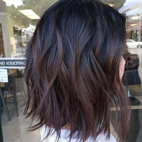 Brunette Textured Long Bob, Short Balayage Dark Hair, Choppy Shoulder Length Bob Hairstyles, Black And Brown Balayage Short Hair, Dark Brown Long Bob With Highlights, Chocolate Brown Hair With Black Roots, Short Black Hair Dye Ideas, Dark Chocolate Balayage Short Hair, Textures Bob Haircut