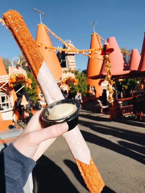 disneyland churros in Disney’s California Adventure, pumpkin spice Disney Churros Aesthetic, Disneyland Aesthetic Halloween, Disneyland Corn Dogs, Disneyland California Halloween, Disneyland Churros, Disney Dining Reservations, Disney Desserts, Disney World Restaurants, Disney World Food