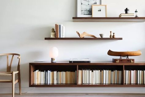 Shelves With Books, Modern Living Room Lighting, Japandi Interior Design, Minimalist Shelves, Inexpensive Decor, Japandi Interior, Wood Shelf, Shelf Styling, Chic Home Decor