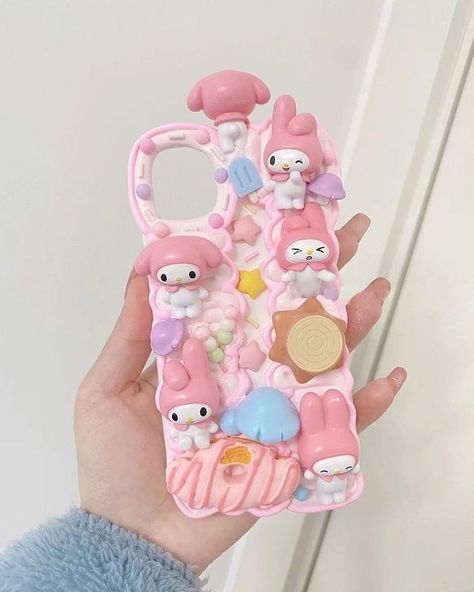 Cute mobile cases Deco Cream Phone Case Sanrio, Cream Glue Phone Case Sanrio, Decoden Phone Case Sanrio, Sanrio Decoden, Sanrio Phone Case, Custom Phone Cases Ideas, Badge Reels Diy, Diy Resin Phone Case, Decoden Diy