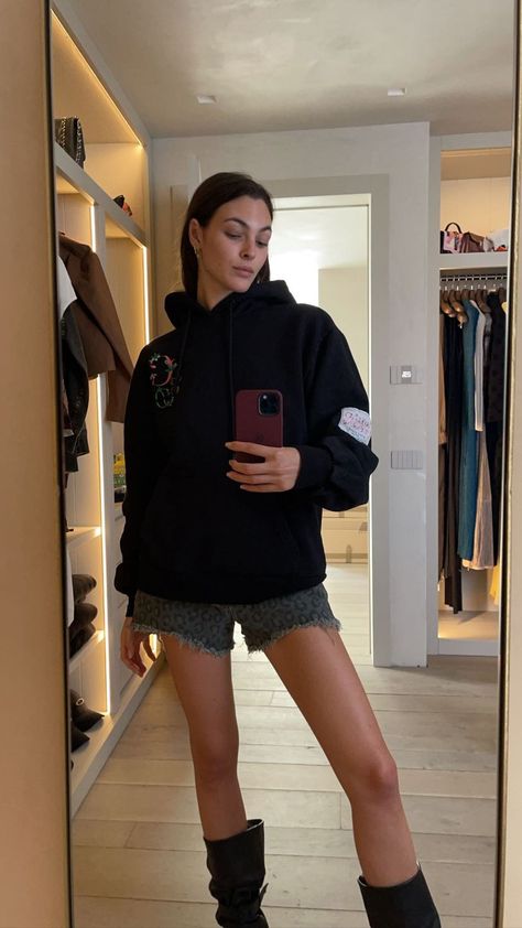 Victoria Ceretti, Victoria Secret Workout, Vittoria Ceretti, Outfit For Travel, Bella Hadid Outfits, Model Inspo, Todays Outfit, Vintage Glamour, Celebrity Outfits