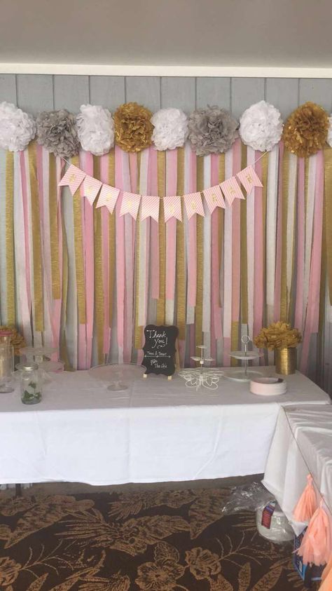 Baby shower streamer backround Streamer Decorations Ideas, Baby Shower Reveal Ideas, Birthday Streamers, Streamer Decorations, Streamer Backdrop, Cheap Baby Shower, Mothers Day Decor, Ribbon Decorations, Simple Baby Shower