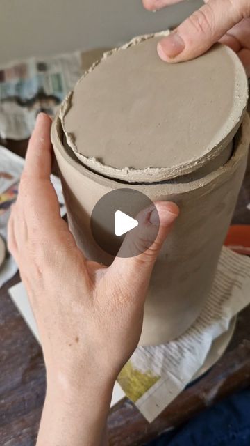 Hand Build Vases, Colored Clay Pottery, Cylinder Ceramic Ideas, Slab Built Vase, Slab Building Pottery, Slab Ceramics Ideas, Keramiikka Ideas, Clay Vases Pottery, Beginner Pottery Hand Building