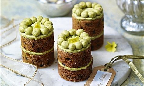 Cracking Easter treats! Mini pistachio and cherry Simnel cakes Mini Pistachio Cake, Apple Pie Pops, Simnel Cake, Royal Wedding Cake, Mini Dessert Recipes, Canned Blueberries, Pie Pops, Cake Maker, Mini Dessert