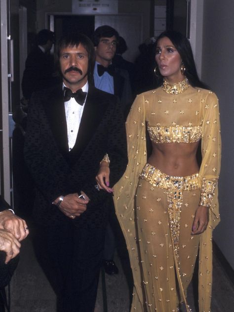 Cher 70s, Cher Fashion, Cher Costume, Mode Disco, 70s Mode, Cher Outfits, Oscar Dresses, Studio 54, Vintage Mode