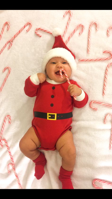 Baby Christmas Photos Cookies, Christmas Picture Baby Ideas, Christmas 2 Month Old Pictures, Candy Cane Baby Photos, December Monthly Baby Photos, 3 Month Old Christmas Pictures, Baby Xmas Photo Ideas, New Year Photoshoot Ideas Baby Photos, Christmas Theme Baby Photoshoot