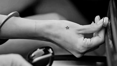 evie ♡ on Twitter: "𝐃𝐀𝐘 𝟐𝟑: i will miss... seeing eda's star tattoo on hande's hand… " Star Tattoo, Black Wallpaper Iphone, Star Tattoos, Mini Tattoos, Film Aesthetic, Inspirational Tattoos, Black Wallpaper, Pretty Little Liars, Tattoo On