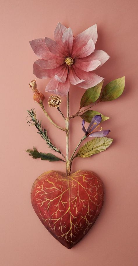 Heart Art Projects, Deco Nature, Paper Mache Sculpture, Papel Mache, Sacred Art, Heart Art, Diy Holiday, Flower Heart, Sacred Heart