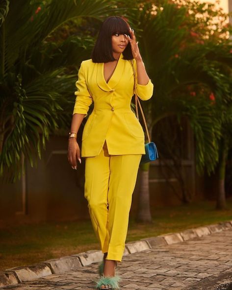 We Bet You’ll Love 11 Out Of These 15 Pantsuit (Jumpsuit) Styles (Toke Makinwa 2 piece Pantsuit) Madison Outfits, Glamour Room, Toke Makinwa, Yellow Suit, Woman Suit Fashion, Looks Chic, Work Outfits Women, Jumpsuit Fashion, Suit Fashion