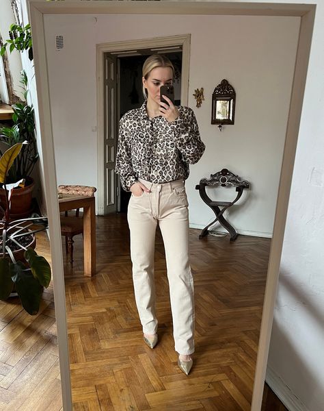 Animal Print Blouse Outfit, Animal Print Shirt Outfit, Animal Print Top Outfit, Beige Shirt Outfit, Leopard Shirt Outfit, Print Blouse Outfit, Beige Jeans Outfit, Printed Top Outfit, Printed Shirt Outfit