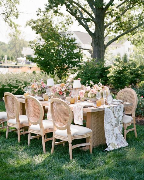 Soaking in the last days of summer and thinking about this beautiful table design on the Eastern Shore of Maryland. I loved capturing these colors on film against the backdrop of the Chesapeake Bay. Photo: @hopehelmuthweddings Planning & Design: SRS Events @srs_events Florals: Love Blooms @lovebloomsdc Venue: The Oaks Waterfront Hotel @theoakswaterfront Rentals: Pretty Little Wedding Co. @prettylittleweddingco Linens: Stradley Davidson Linen Collective @stradleydavidson Cakes: Liberty Baki... Eastern Shore Maryland Wedding, Wedding Table Design, Eastern Shore Maryland, Wedding Table Designs, Last Days Of Summer, Bay Photo, In The Last Days, Last Day Of Summer, Luxury Destination Wedding