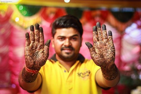 Dulha Mehandi Pose, Groom Mehendi Photoshoot, Boy Mehndi Poses, Mehndi Poses For Groom, Dulha Haldi Pose, Groom Mehndi Poses, Groom Mehendi Poses, Groom Mehandi Poses, Mahendi Pose