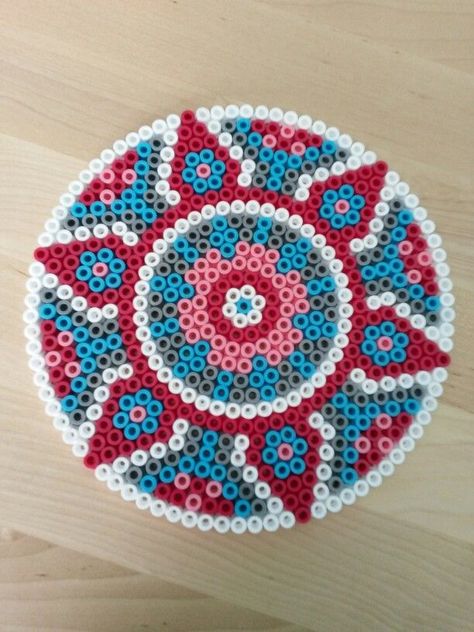 Circle Bead Mandala, Hama Beads Coasters, Mochila Crochet, Fuse Bead Patterns, Art Perle, Hama Beads Design, Perler Bead Templates, Perler Crafts, Hama Bead