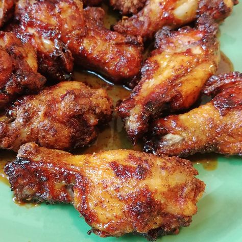 Spicy Wings Recipe, Chipotle Chicken Wings, Chipotle Wings, Spicy Chicken Wings Recipe, Spicy Orange Chicken, Best Chicken Wing Recipe, Crispy Baked Chicken Wings, Sweet And Spicy Chicken, Spicy Wings