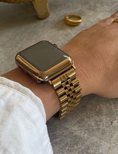 ⭐️Versatile unisex design to suit both woman's and mens Luxury styling. ⭐️ ⭐️The classic choice for luxury lovers who know how to elevate their style.  Made of the highest-quality durable stainless steel and available in a range of stylish tones.  👌🏽The watch bands are easily interchange on you apple watch for the perfect style up and to match your outfits to your occasion and style. ⭐️Apple watch Silicone Metallic body (Flexi Case) cover be added to your order if you select it. ⌚️Details: Com Gold Apple Watch Band, Turkey Summer, Pretty Watches, Apple Watch 3, Rose Gold Apple Watch, Gold Apple Watch, Premium Watches, Gold Apple, Metal Bracelet