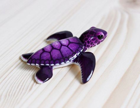 Polymer Clay Turtle, Clay Turtle, Purple Turtle, Baby Sea Turtle, Turtle Figurines, Polymer Clay Sculptures, How To Make Clay, Turtle Art, Cute Polymer Clay