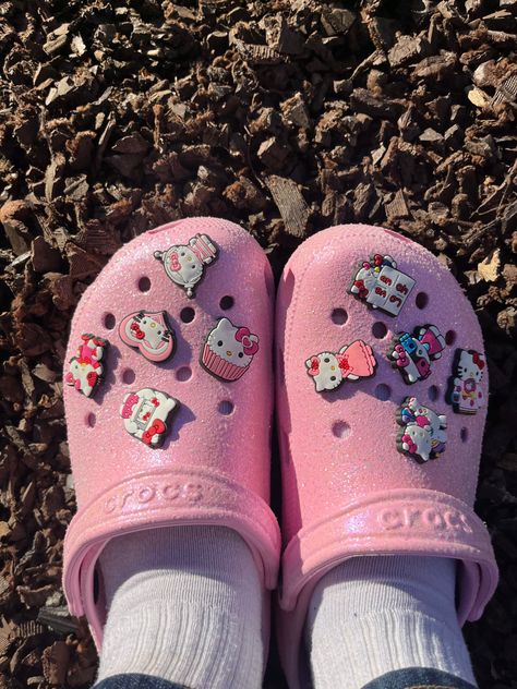 crocs Themed Crocs, Croc Jibbitz Ideas, Crocs With Jibbitz, Crocs Aesthetic, Pink Crocs, Crocs Fashion, Fall Winter Shoes, Hello Kitty Makeup, Hello Kitty Clothes