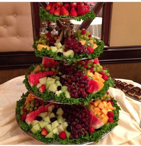 Fruit platter Fruit Tables, Veggie Display, Fruit Buffet, Fruit Diet, Fruit Appetizers, Fruit Platter Designs, Vegetable Tray, Fruit Displays, Fruit Display