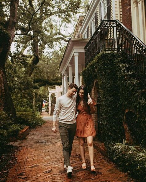 Savannah Ga Photoshoot, Downtown Savannah Engagement Photos, Savannah Ga Wedding Photos, Savannah Ga Engagement Photos, Savannah Georgia Elopement, Engagement Photos Savannah Ga, Savannah Photoshoot, Savannah Engagement Photos, Engaged Photos