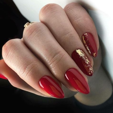 Sophisticated Manicure, Red And Gold Nails, Foil Nail Art, Golden Nails, Gold Nail Designs, Red Manicure, Red Christmas Nails, Ombre Nails Glitter, Gold Nail