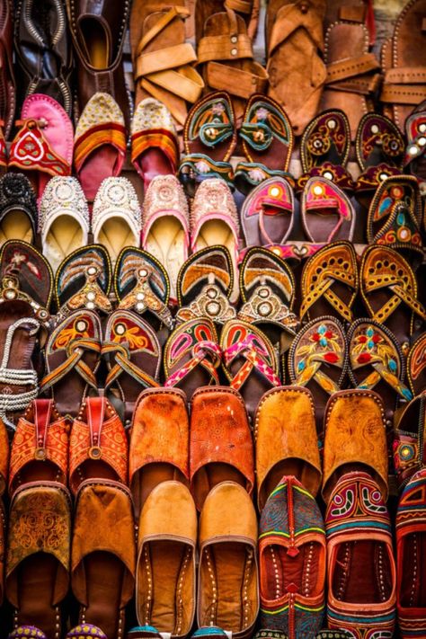 MontanaRosePainter Pakistani Decor, Indian Shoes, Amazing India, Indian Inspired, Cultural Diversity, South Asia, Desi Fashion, India Fashion, Shoe Closet