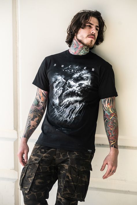 Punk Model Male, Guys With Long Hair And Tattoos, Rock Summer Outfits Men, Rocker Guy Outfit, Casual Metalhead Outfit Men, Tattoo Artist Outfit Men, Rock Band Outfits Male, Band Outfits Men, Metalhead Fashion Men