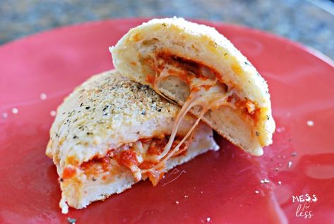 2 Ingredient Dough Calzone Ww Dough, Ww Pizza, Weight Watcher Pizza Recipe, Cool Diet Recipes, Gluten Free Weight Watchers, Weight Watchers Pizza, 2 Ingredient Dough, Ww Lunch, Weight Watchers Pumpkin