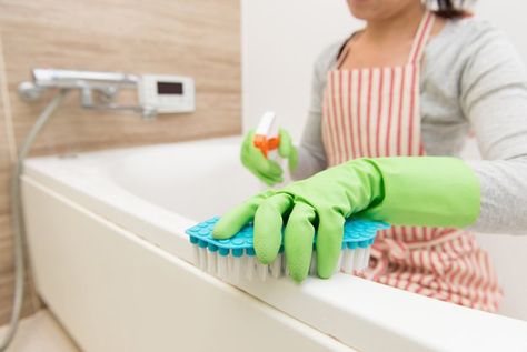 Green Cleaning Tips To Prevent Mold In House Fiberglass Tub Cleaner, Yellow Bathtub, Basement Odor, Efficient Bathroom, Daily Shower Spray, Clean Your Bathroom, Cleaning Bathroom, House Mold, Mold In Bathroom