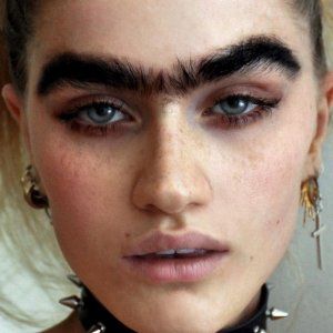 This Model is Making Bank Thanks to Her Unbelievable Unibrow Eyebrow Trends, Bushy Eyebrows, Thick Eyebrows, Unique Faces, Crazy Makeup, Latest Instagram, Beauty Standards, Body Hair, Beauty Videos