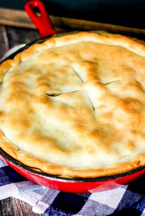 30 Minute Loaded Vegetable Pot Pie is packed full of veggies and is sure to comfort you this winter! So delicious and quick to make! Veggie Pot Pie Recipe, Impossible Pies, Vegetable Pot Pie, Veggie Pot Pie, Vegetarian Pot Pie, Veggie Pies, Vegetable Pot Pies, Vegetable Pie, Pot Pies Recipes