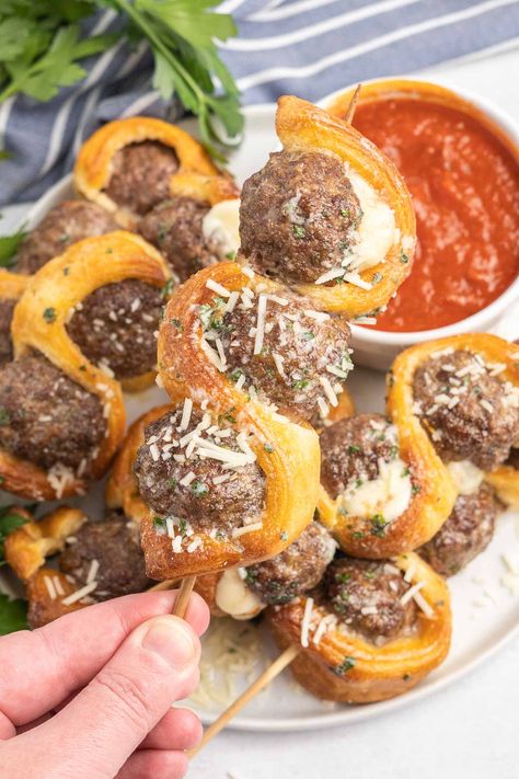 Meatballs Stuffed With Mozzarella, Air Fryer Meatballs, Picknick Snacks, Meatball Skewers, Meatball Sub, Skewer Appetizers, Meatball Subs, Air Fry Recipes, Recipe Sweet