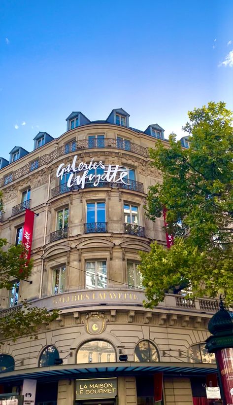 Gallerie Lafayette Paris, Paris Metro Stations, Galerie Lafayette Paris, Lafayette Paris, Paris 2023, Paris Metro, Dream Vision Board, Metro Station, Shopping Day