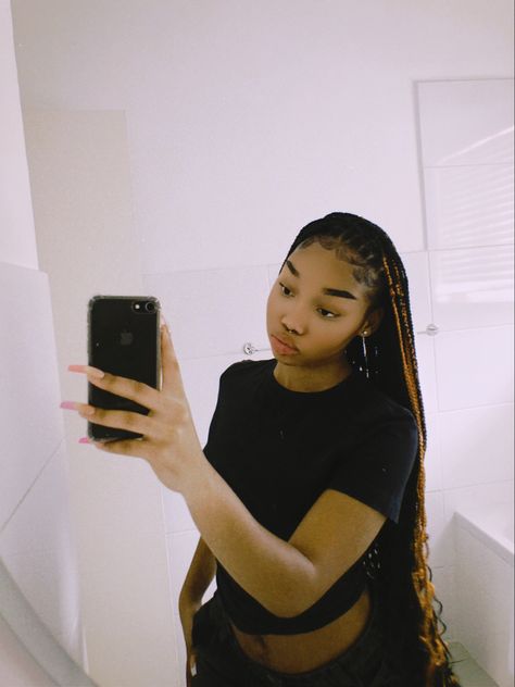 South African Girl Aesthetic, African Girl Aesthetic, Mirror Snaps, Future Apartment Decor, African Girl, Future Apartment, Creative Instagram Stories, Beautiful Ladies, Pic Ideas