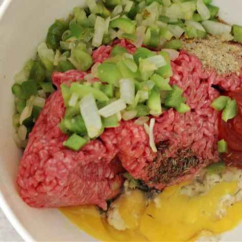 Easy Homestyle Meatloaf Recipe with Onion and Peppers by Renee's Kitchen Adventures Homestyle Meatloaf, Meatballs Italian, Green Pepper Recipes, Blender Salsa, Homemade Meatloaf, Italian Meatballs, Green Peppers, Meatloaf Recipe, Onion Recipes