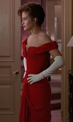 Vivian goes to the Opera Pretty Woman Red Dress, Julian Roberts, Matric Dress, Fiesta Outfit, Royal Dresses, Iconic Dresses, Movies Outfit, Classy Work Outfits, The Opera