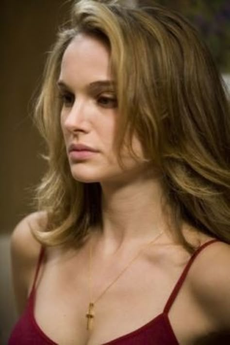 Natalie Portman Black Swan, Natalie Portman Style, The Other Boleyn Girl, Actrices Hollywood, Nose Job, Natalie Portman, Golden Globe, Black Swan, Famous Faces