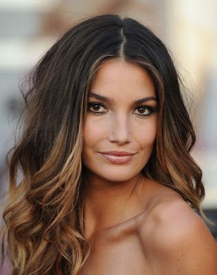 not as contrast from light to dark, gradual and on a warmer red tone as the base color.. tomorrow. doing it! Dark Ombre Hair, Trendy We Fryzurach, Latest Hair Color, Ombré Hair, Ombre Hair Color, Long Hair Girl, Hair Envy, Hair Color Trends, Great Hair